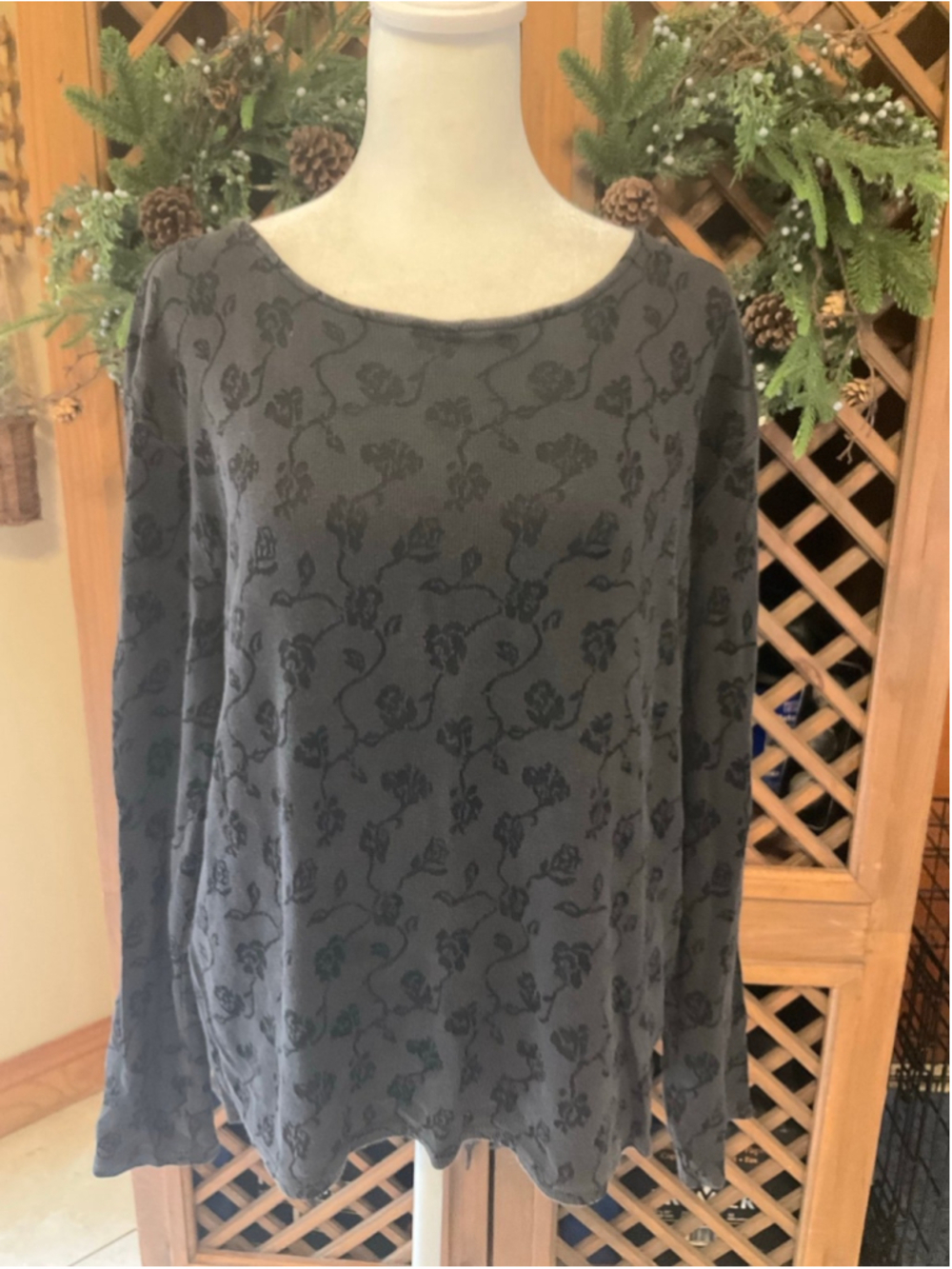 Women's Dark Gray Floral Print Long Sleeve Knit Top